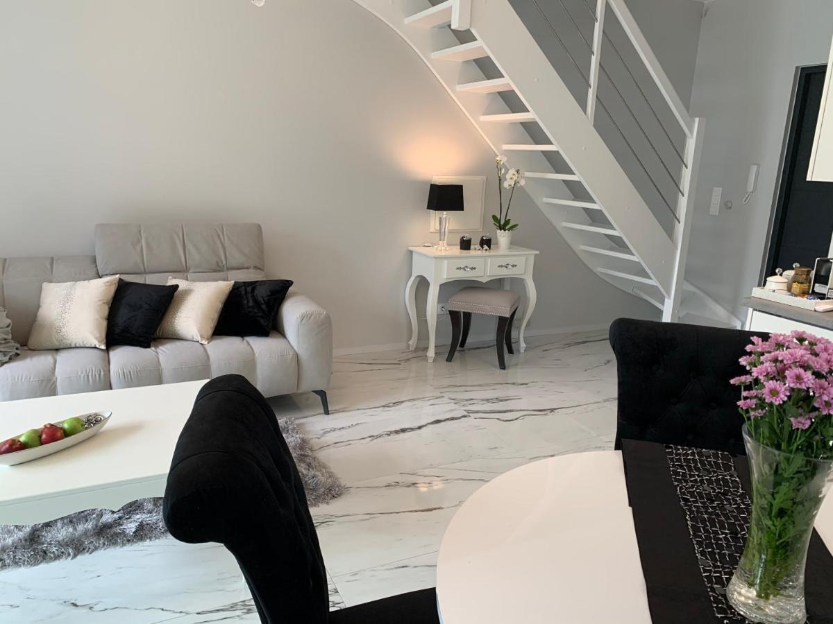 Leo Royal Apartament ポビエロボ エクステリア 写真